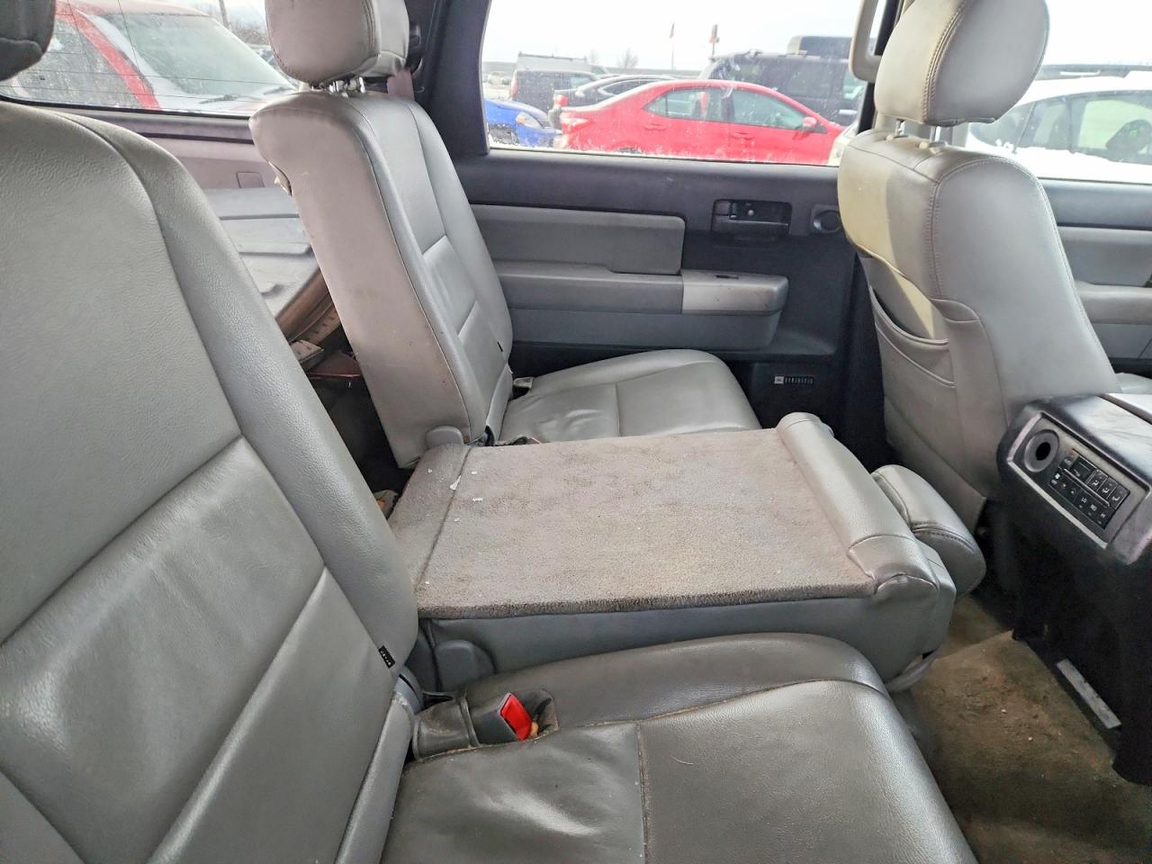 2008 TOYOTA SEQUOIA SR5 photo 21