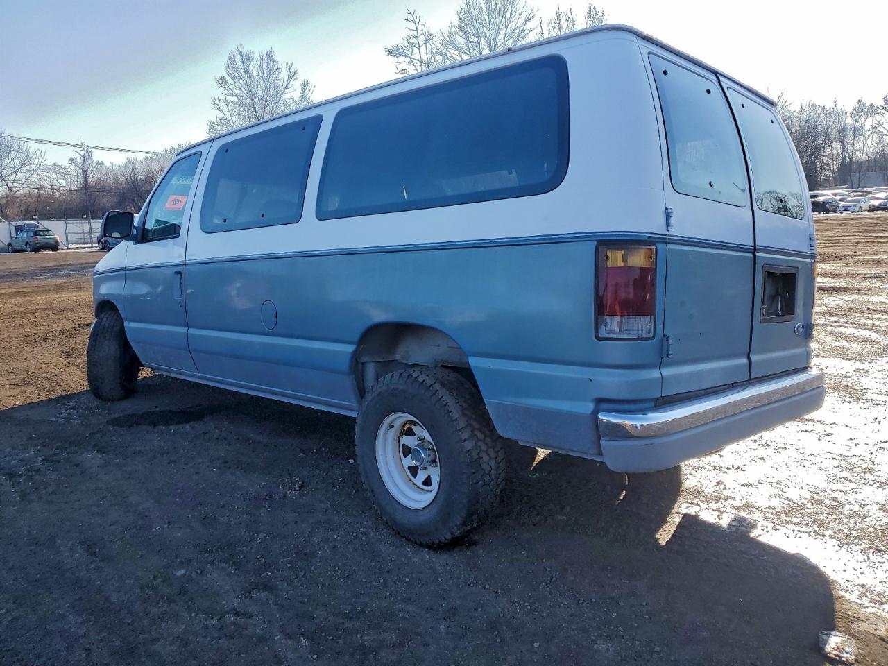 1992 FORD ECONOLINE E150 photo 2