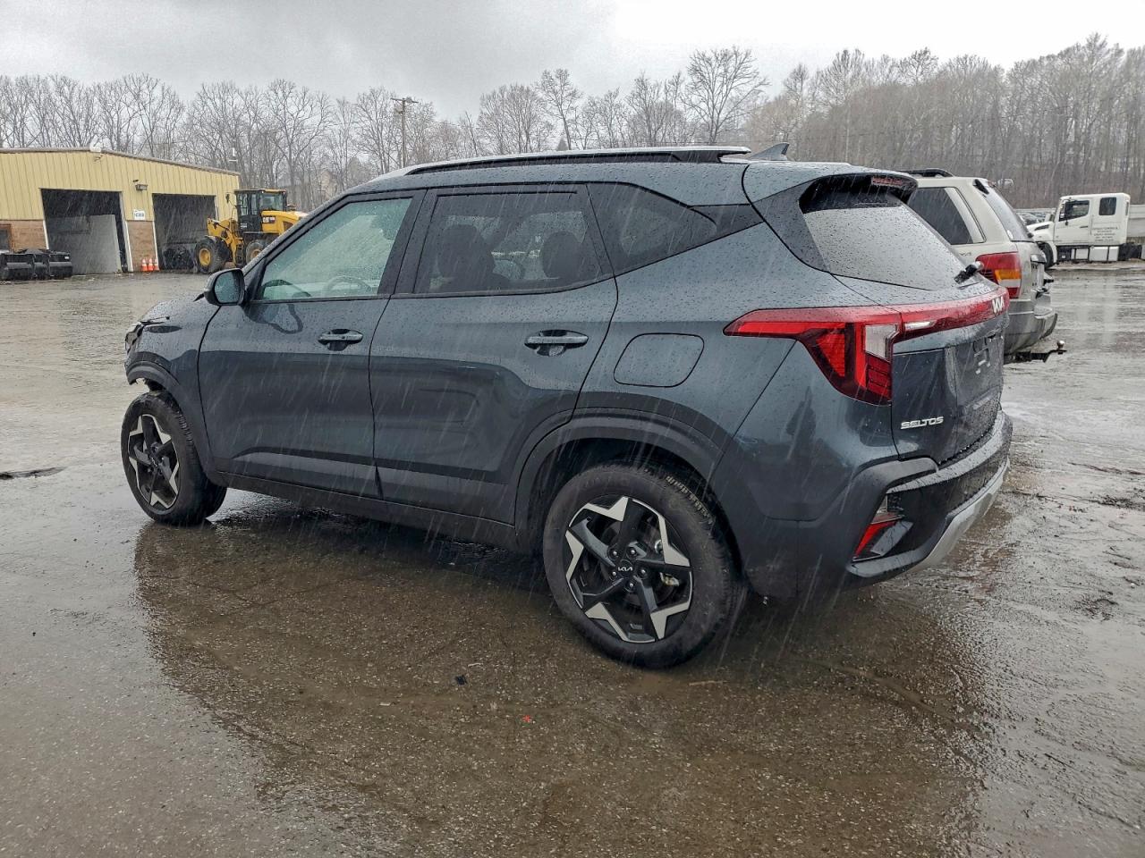 2025 KIA SELTOS S photo 2