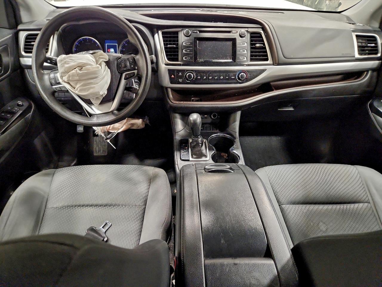 2019 TOYOTA HIGHLANDER LE photo 15