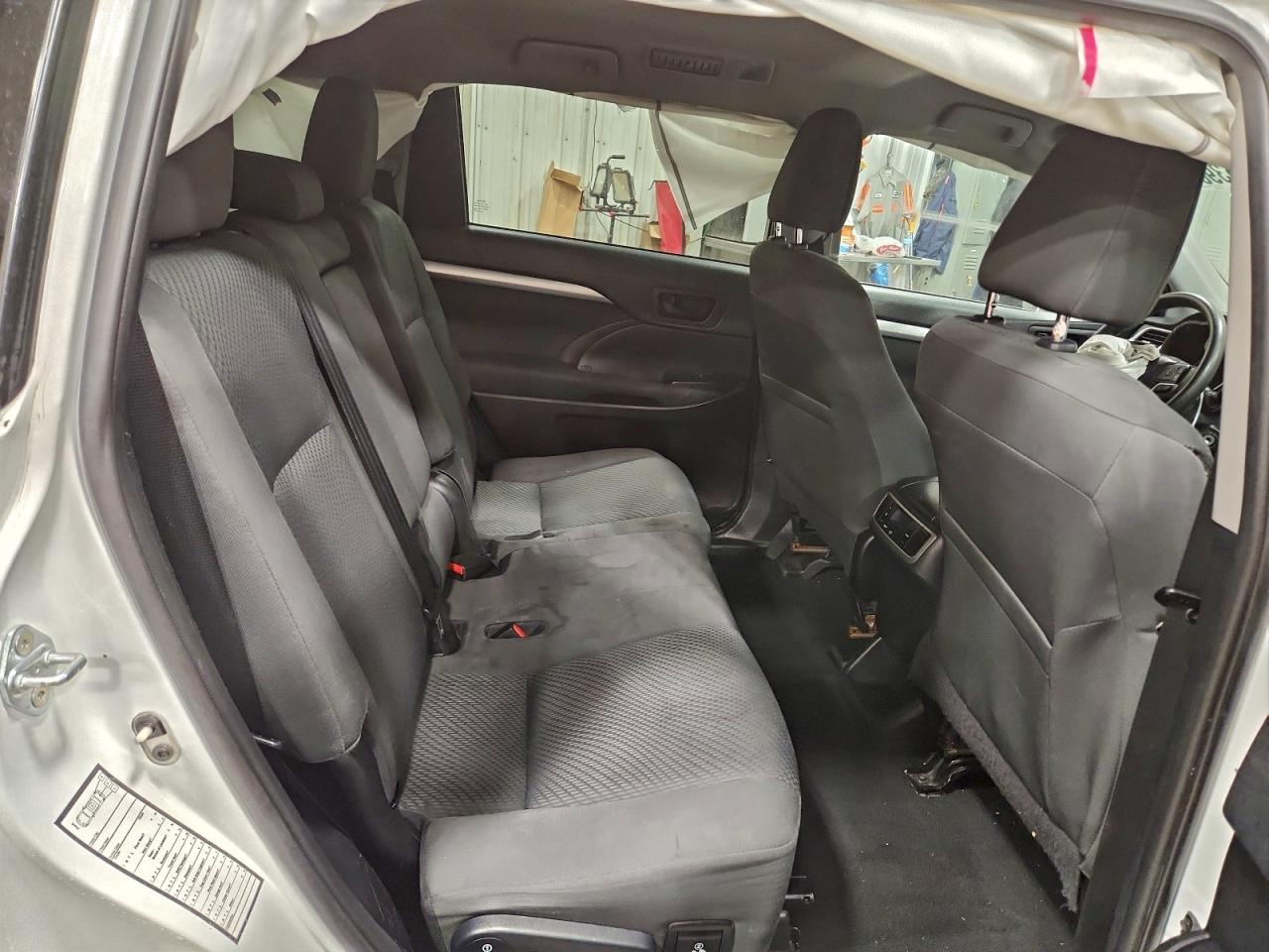 2019 TOYOTA HIGHLANDER LE photo 21