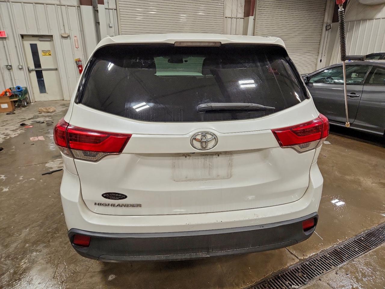 2019 TOYOTA HIGHLANDER LE photo 11