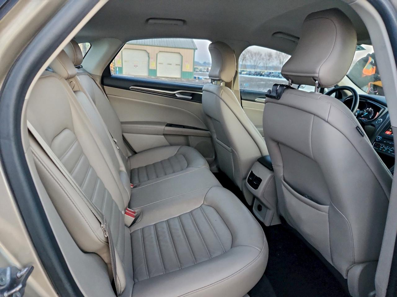 2017 FORD FUSION SE photo 10