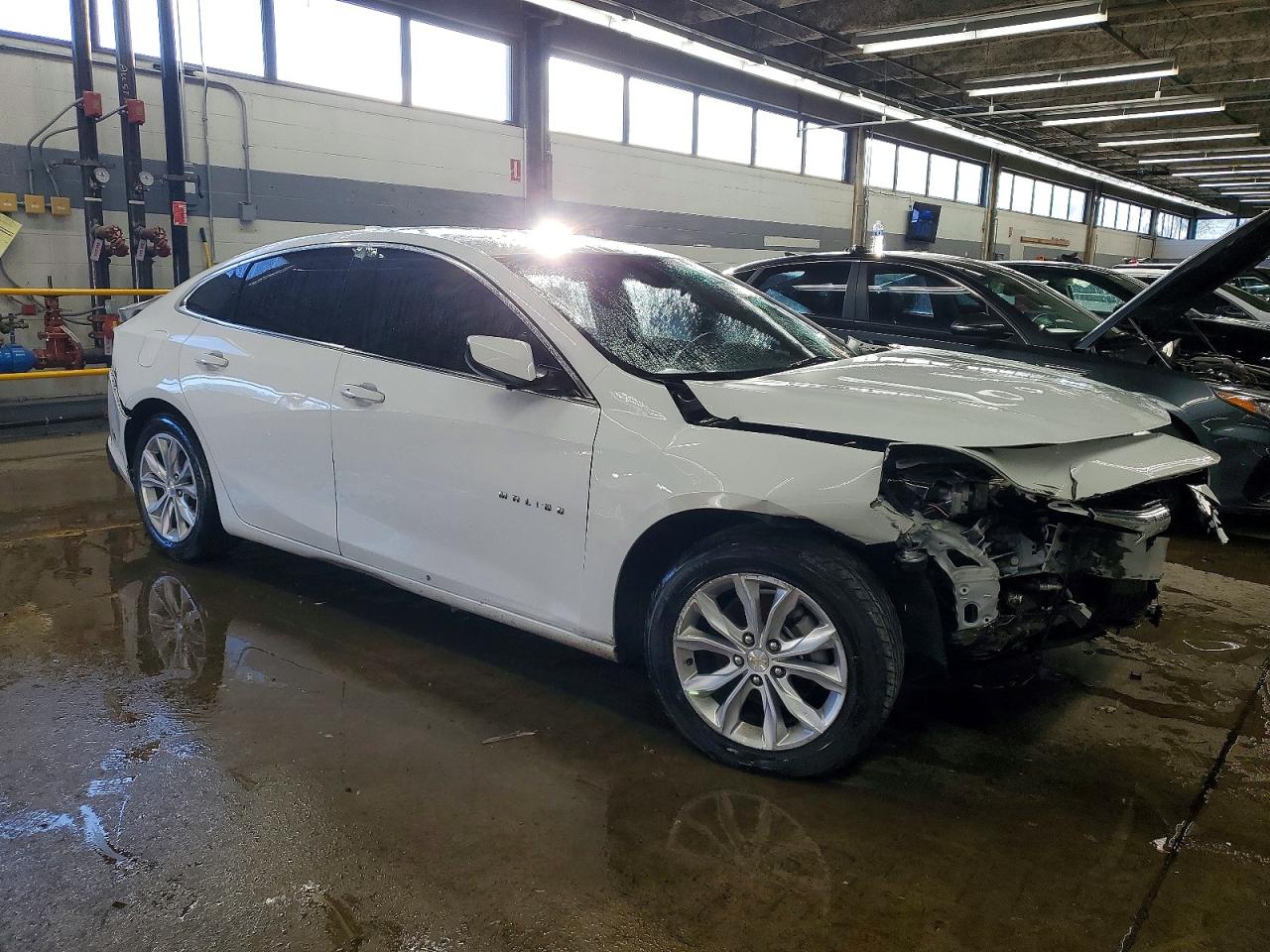 2022 CHEVROLET MALIBU LT photo 4