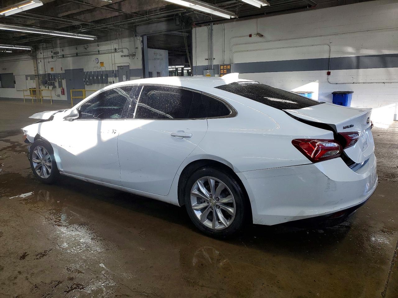 2022 CHEVROLET MALIBU LT photo 2