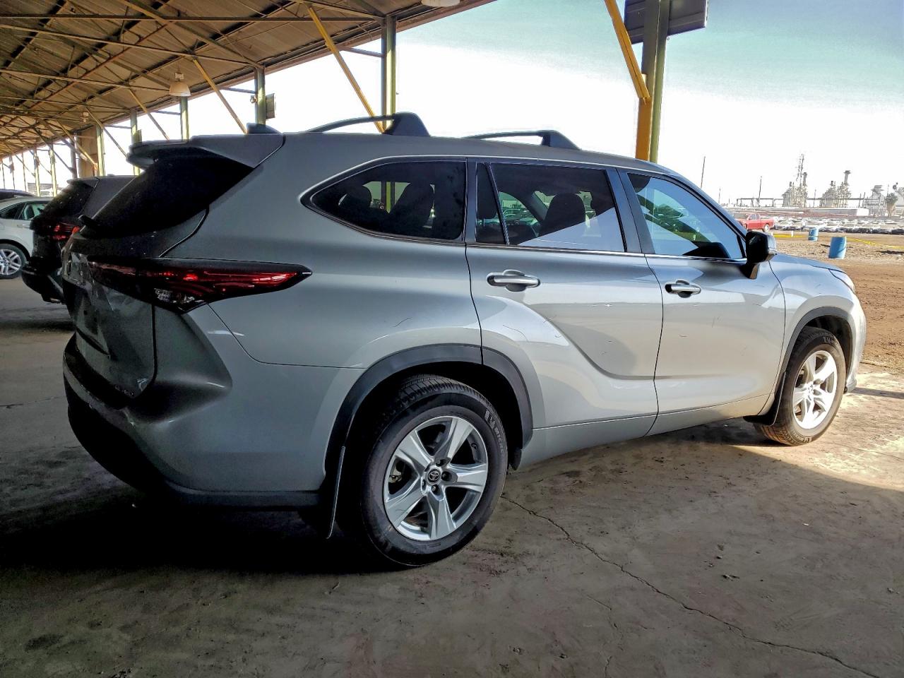 2023 TOYOTA HIGHLANDER L photo 3