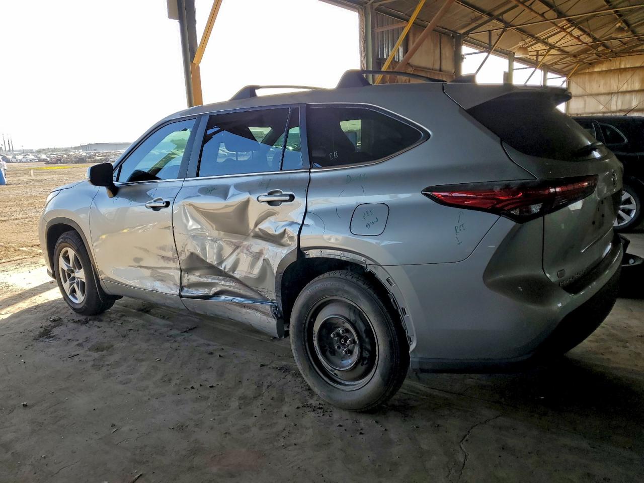 2023 TOYOTA HIGHLANDER L photo 2