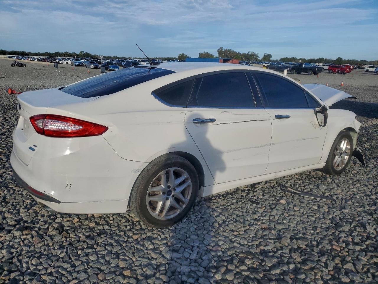 2014 FORD FUSION SE photo 3