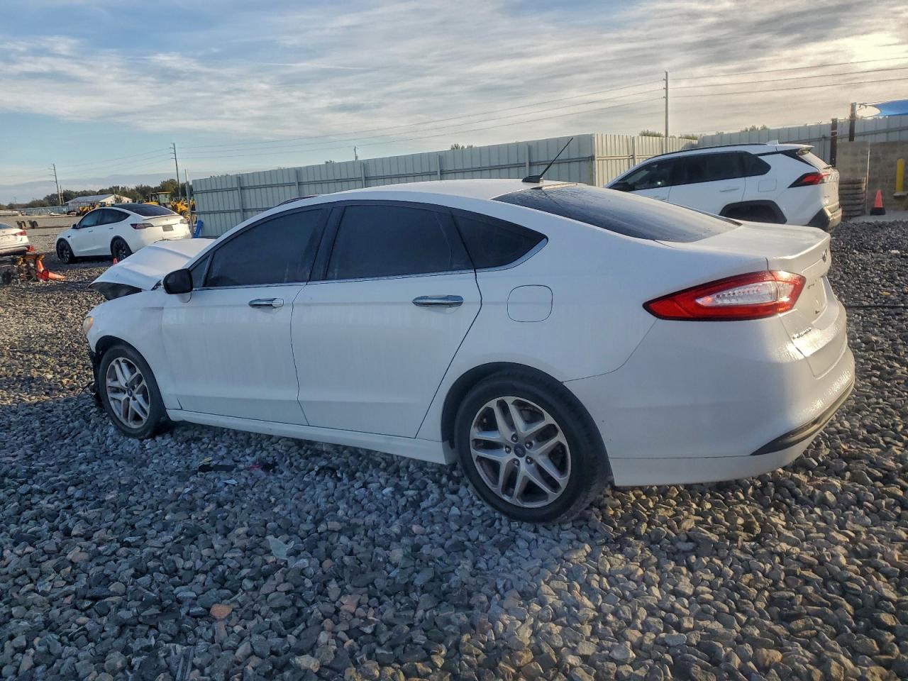 2014 FORD FUSION SE photo 2