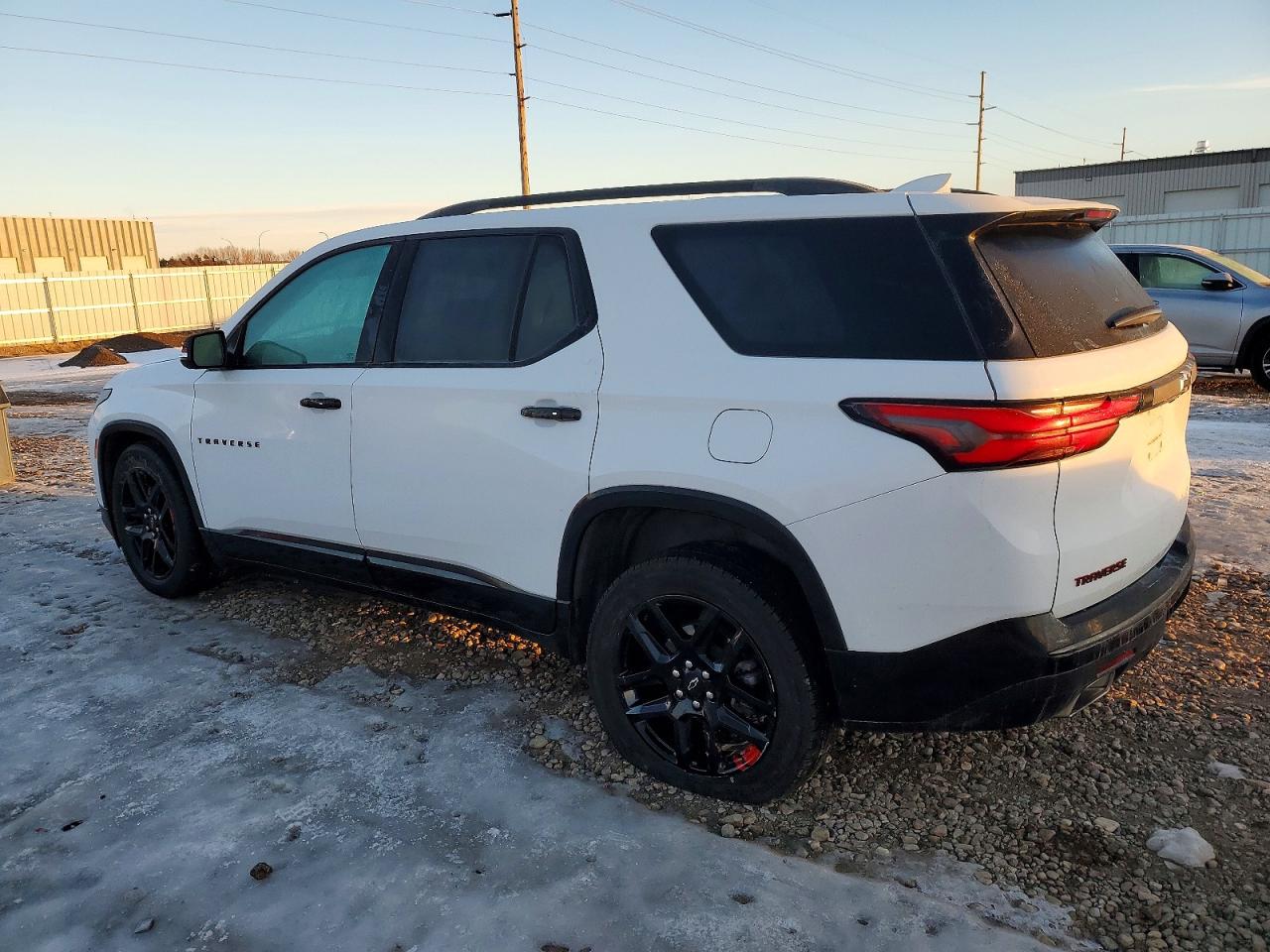2023 CHEVROLET TRAVERSE PREMIER photo 2
