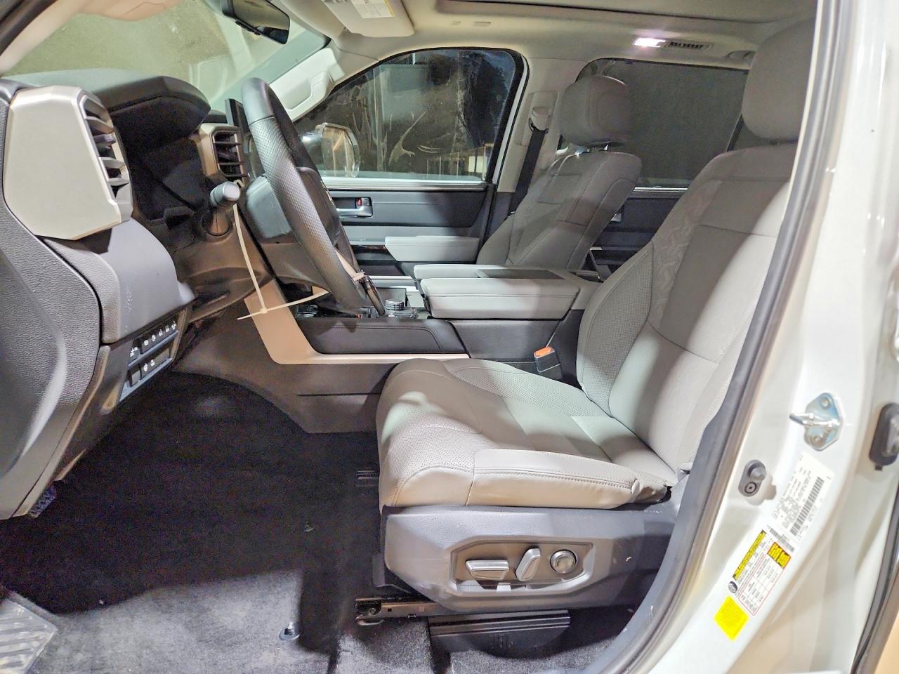 2024 TOYOTA SEQUOIA SR5 photo 7