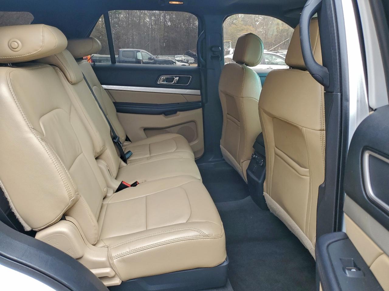 2017 FORD EXPLORER XLT photo 11