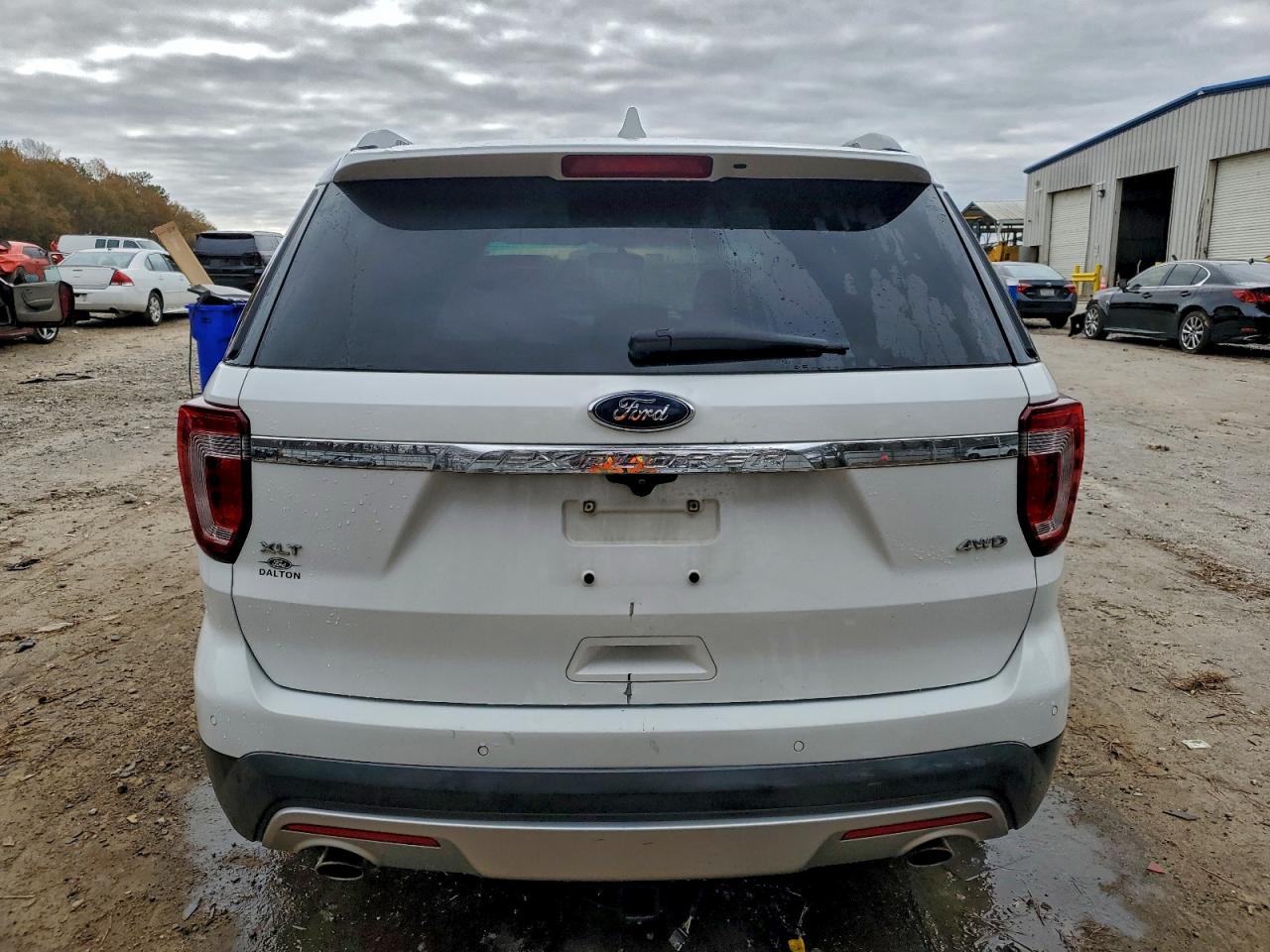 2017 FORD EXPLORER XLT photo 6