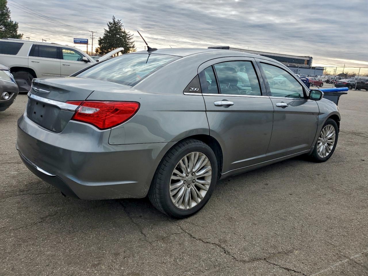 2013 CHRYSLER 200 LIMITED photo 5