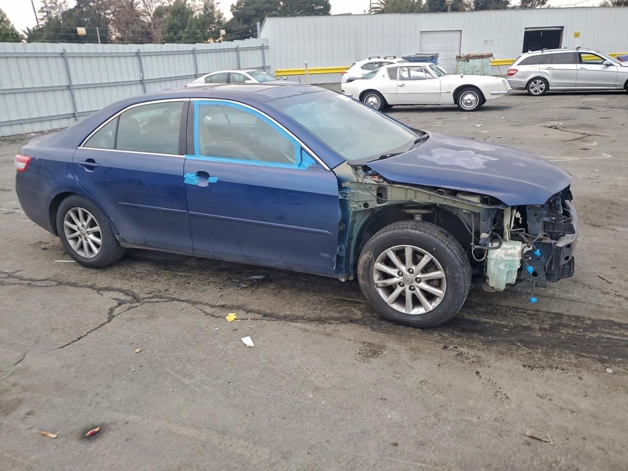 2011 TOYOTA CAMRY BASE photo 4