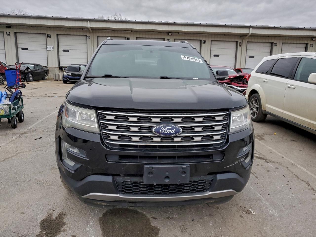 2017 FORD EXPLORER XLT photo 9