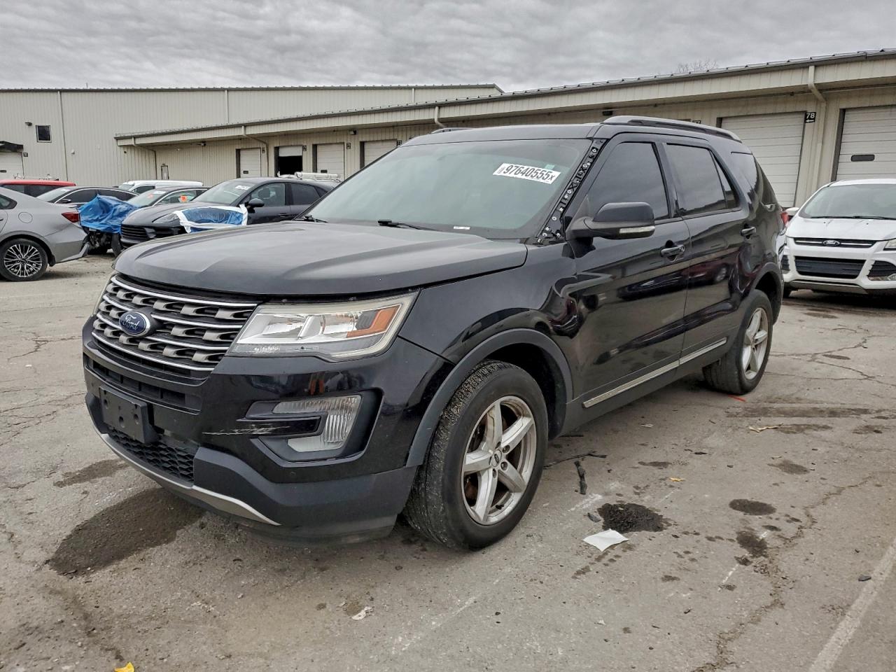 2017 FORD EXPLORER XLT — MINOR DENT/SCRATCHES damage — photo 1
