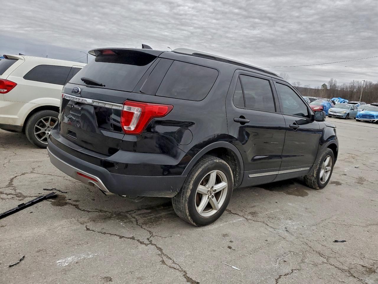 2017 FORD EXPLORER XLT photo 5