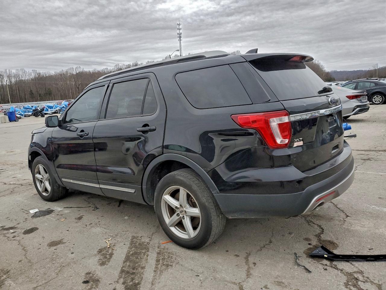 2017 FORD EXPLORER XLT photo 3