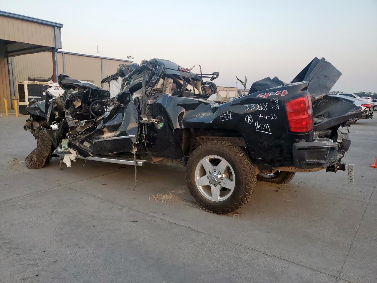 2016 CHEVROLET SILVERADO K2500 HIGH COUNTRY photo 4