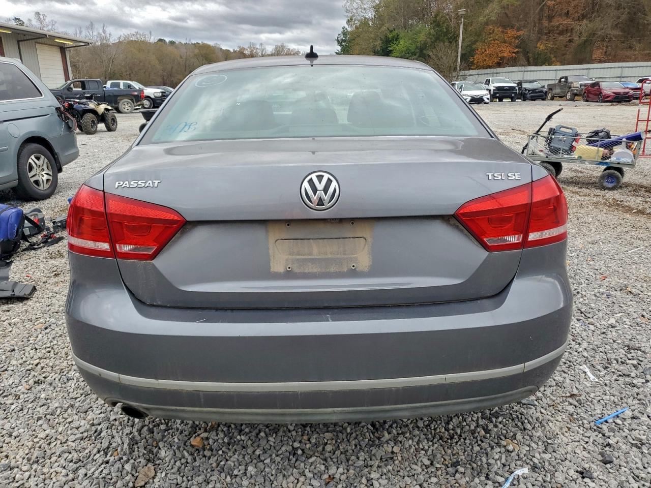 2015 VOLKSWAGEN PASSAT SE photo 11