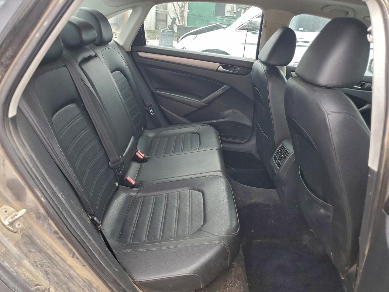 2015 VOLKSWAGEN PASSAT SE photo 19