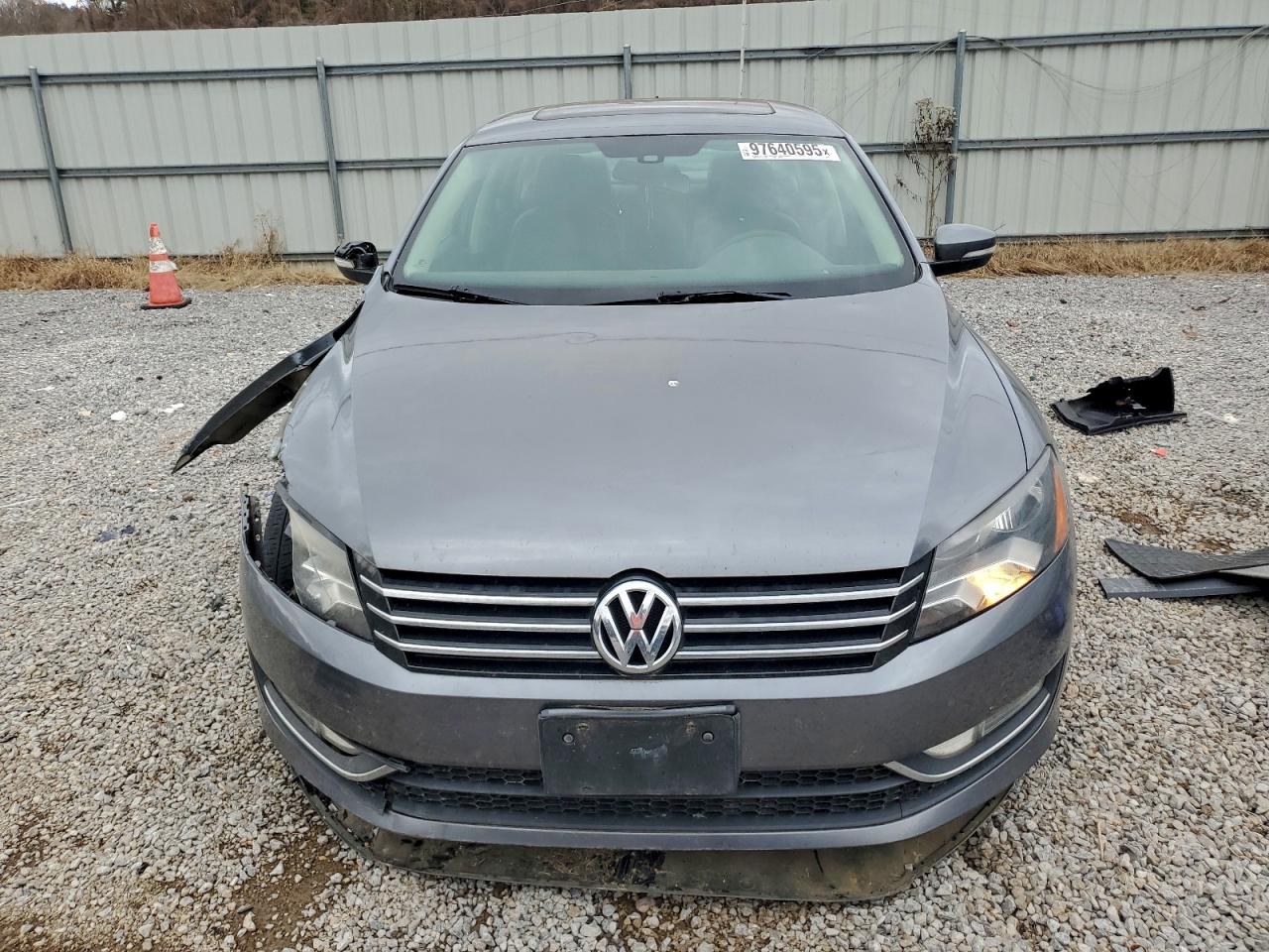 2015 VOLKSWAGEN PASSAT SE photo 9
