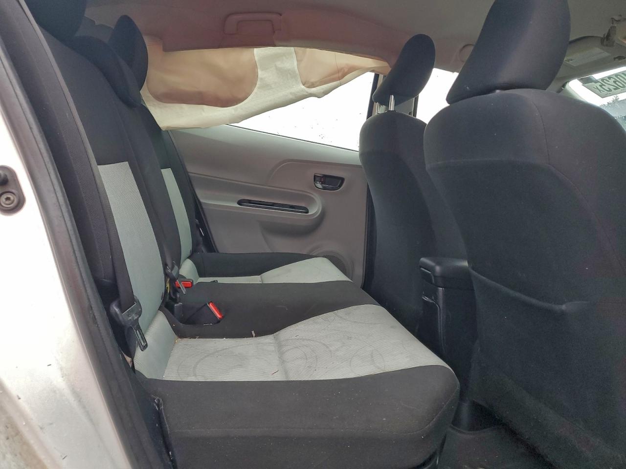 2012 TOYOTA PRIUS C photo 11