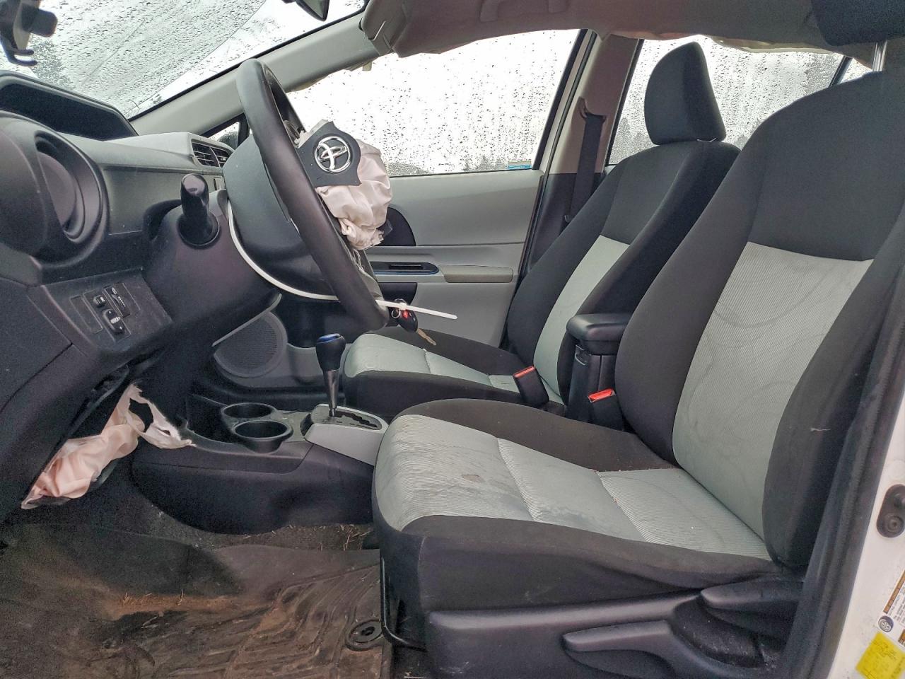 2012 TOYOTA PRIUS C photo 7