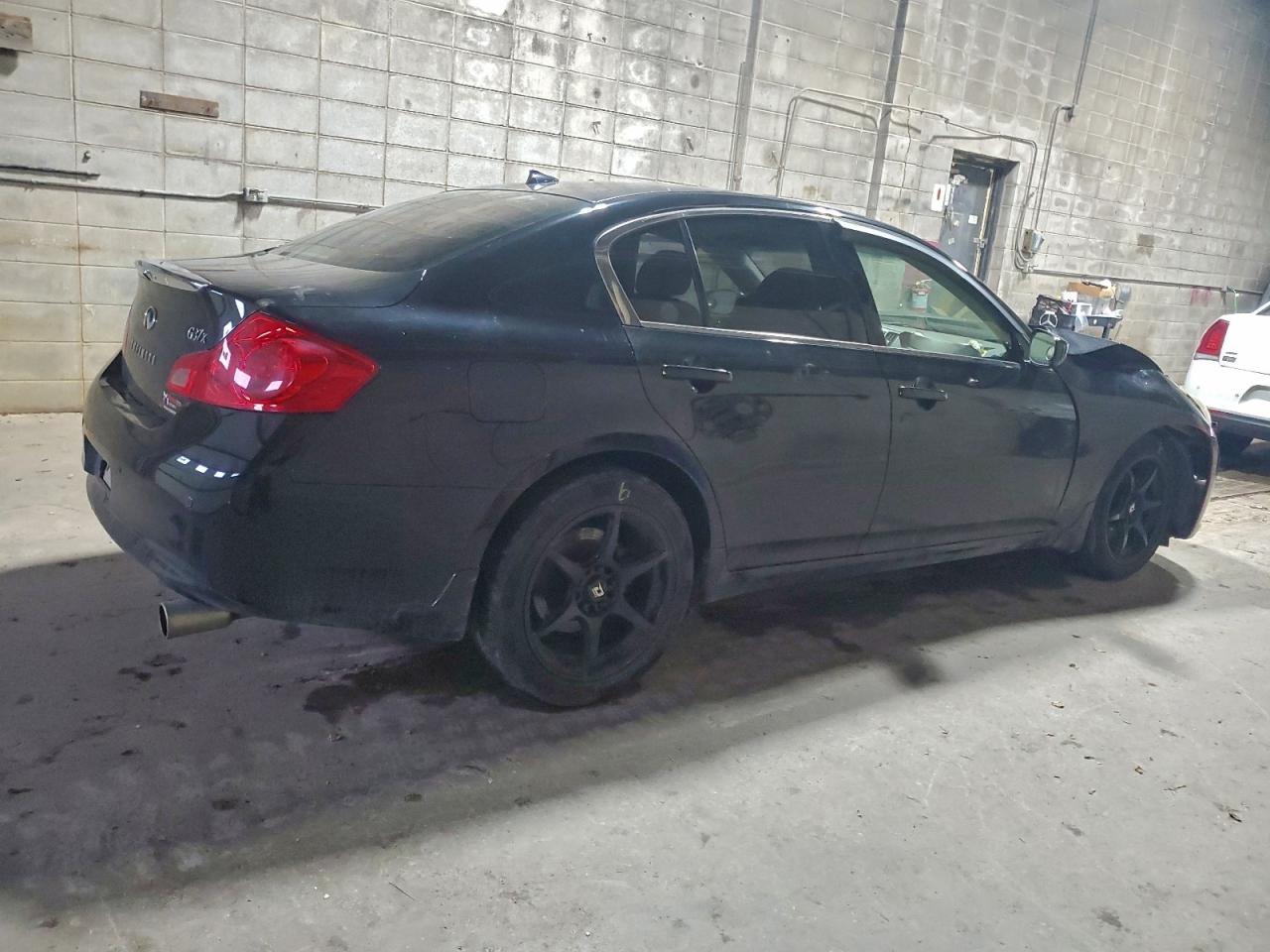 2012 INFINITI G37 photo 3