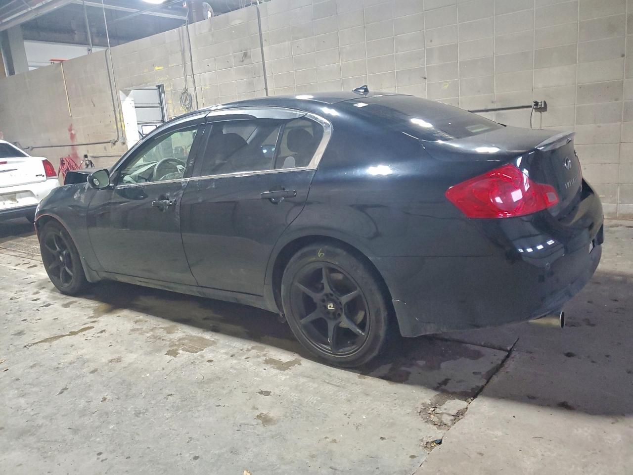 2012 INFINITI G37 photo 2