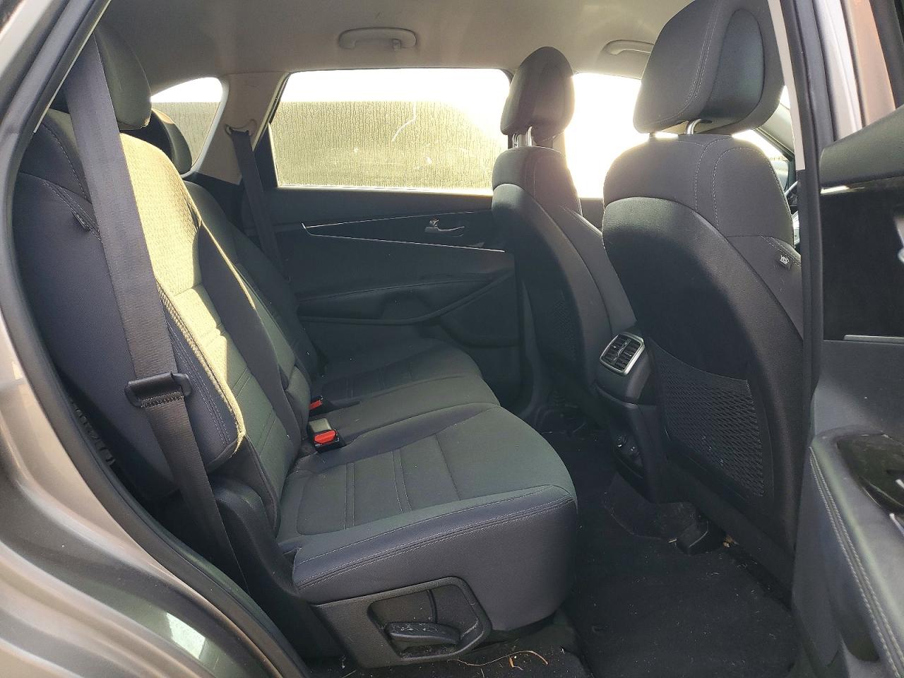 2016 KIA SORENTO LX photo 21