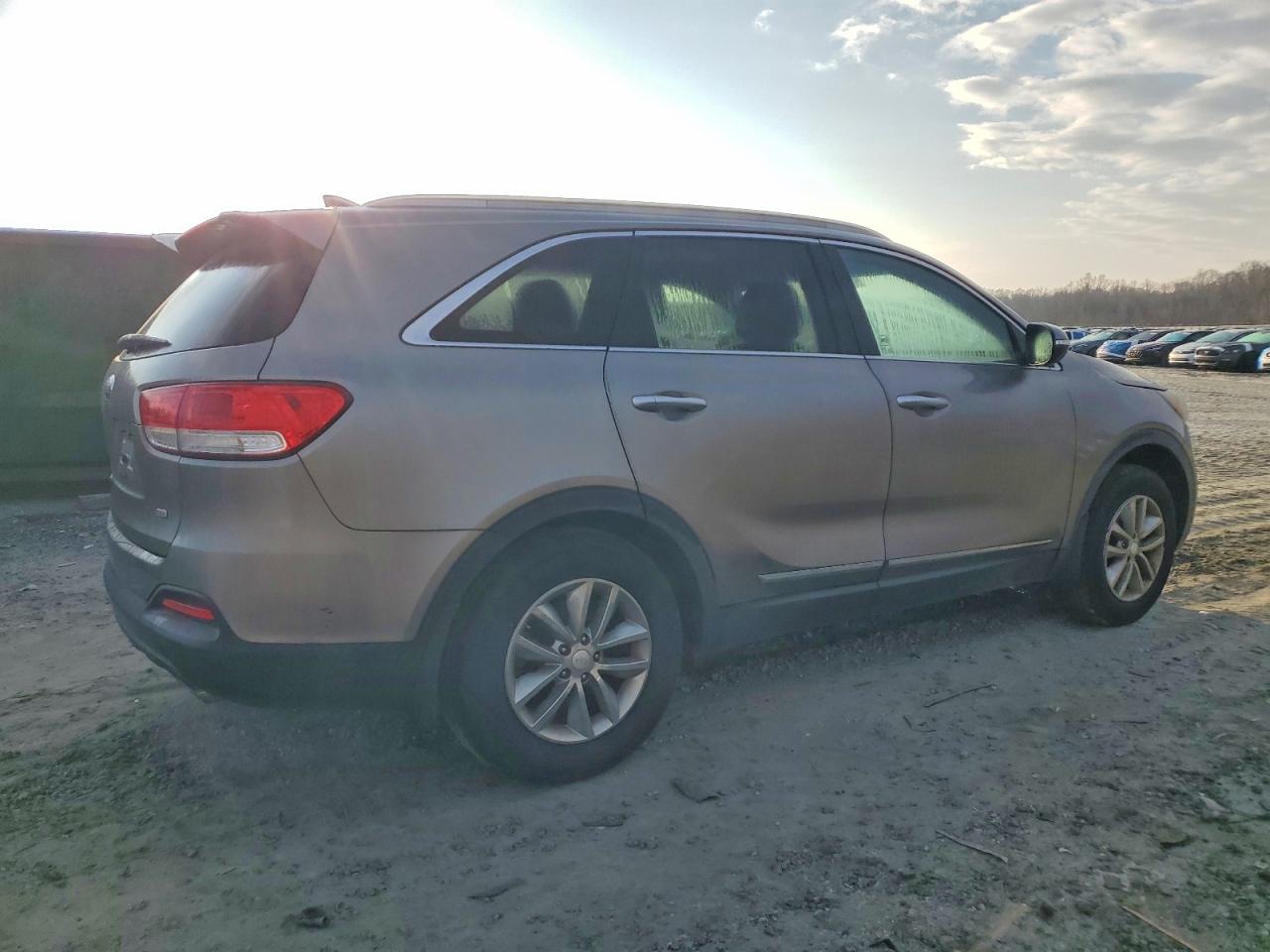 2016 KIA SORENTO LX photo 5