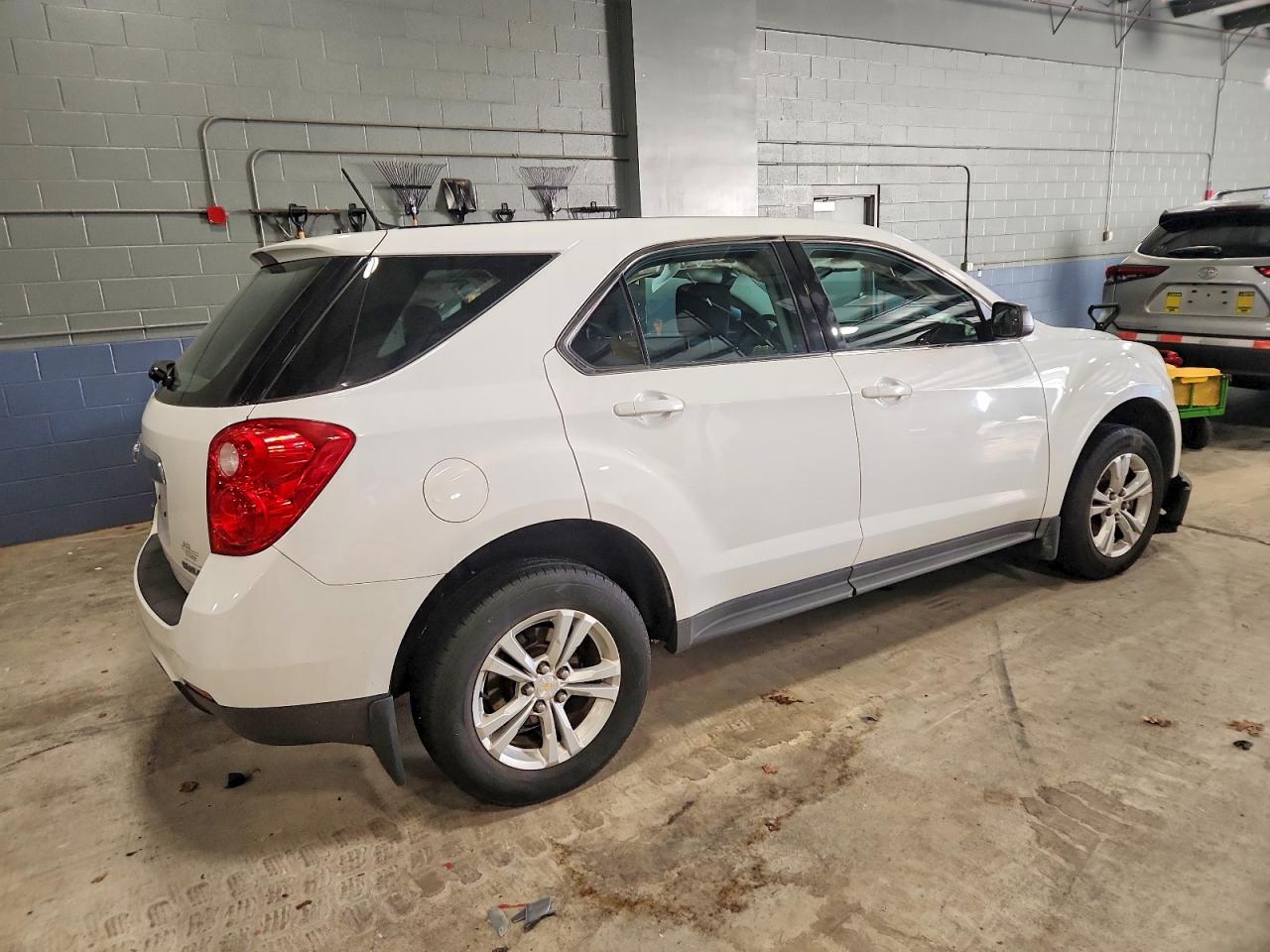 2013 CHEVROLET EQUINOX LS photo 5