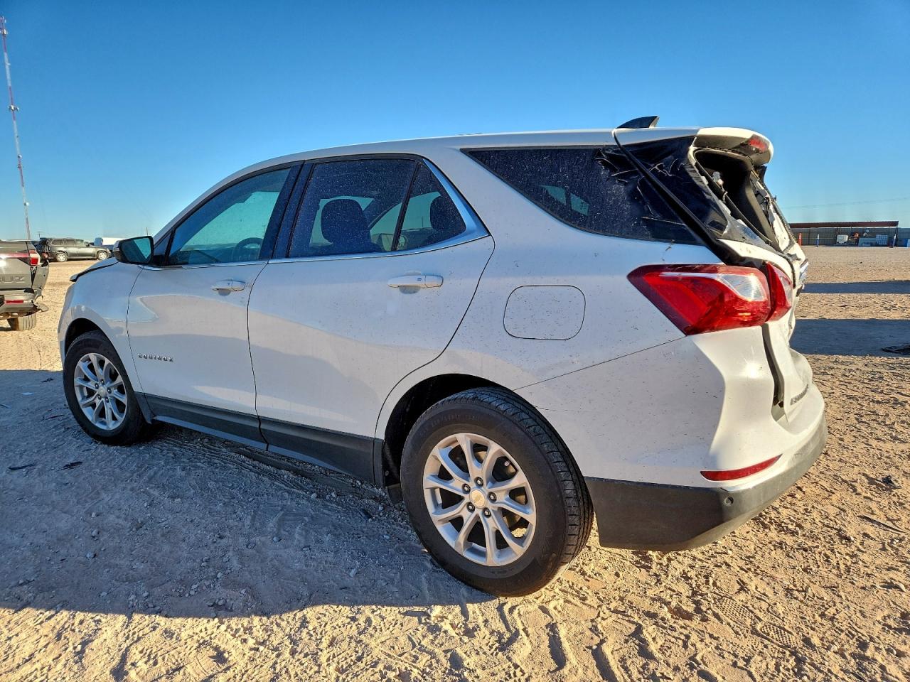 2019 CHEVROLET EQUINOX LT photo 2