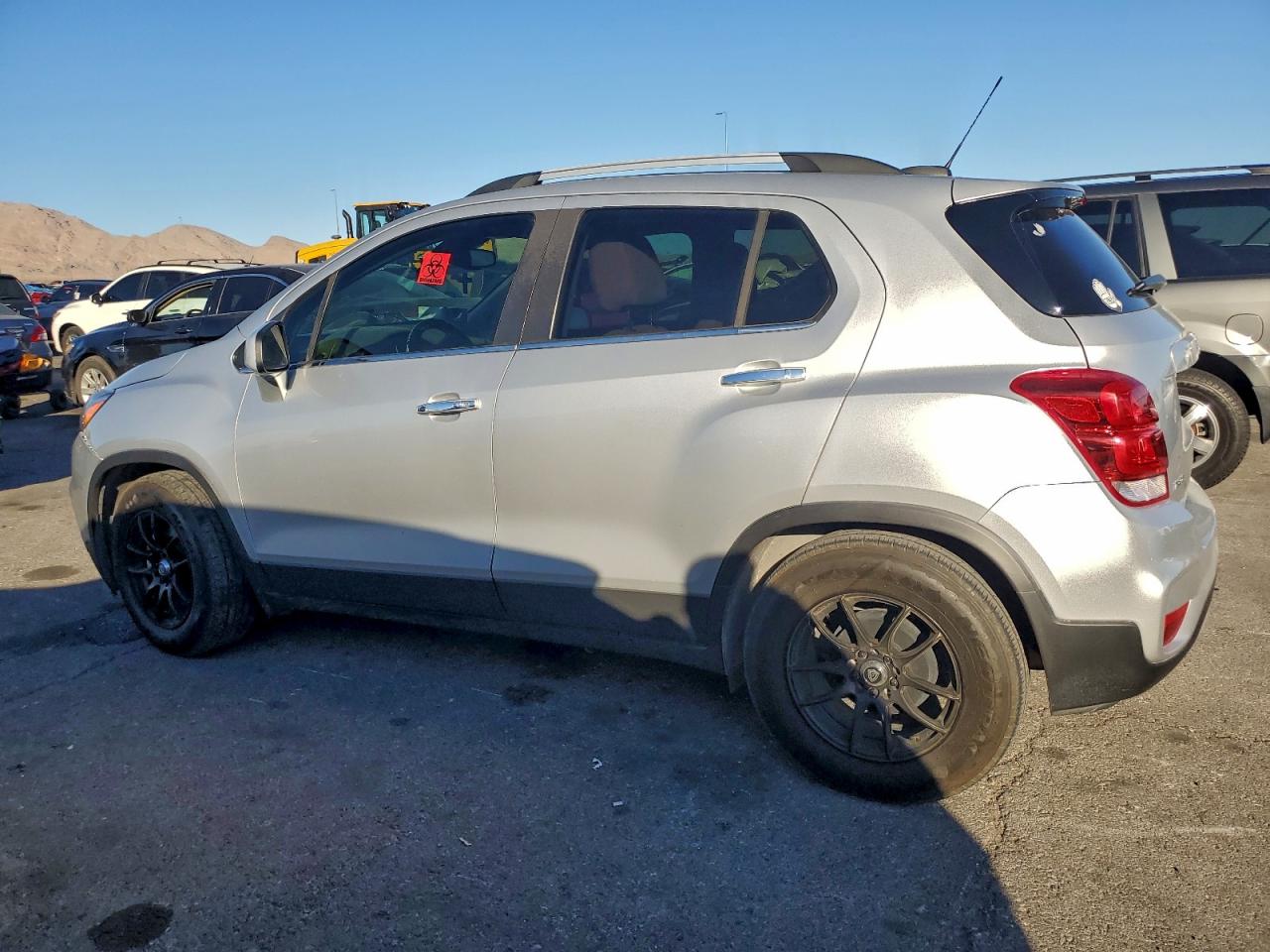 2019 CHEVROLET TRAX 1LT photo 2