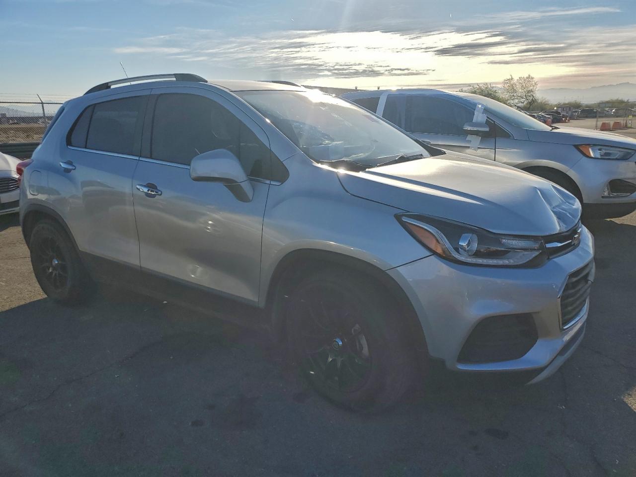 2019 CHEVROLET TRAX 1LT photo 4