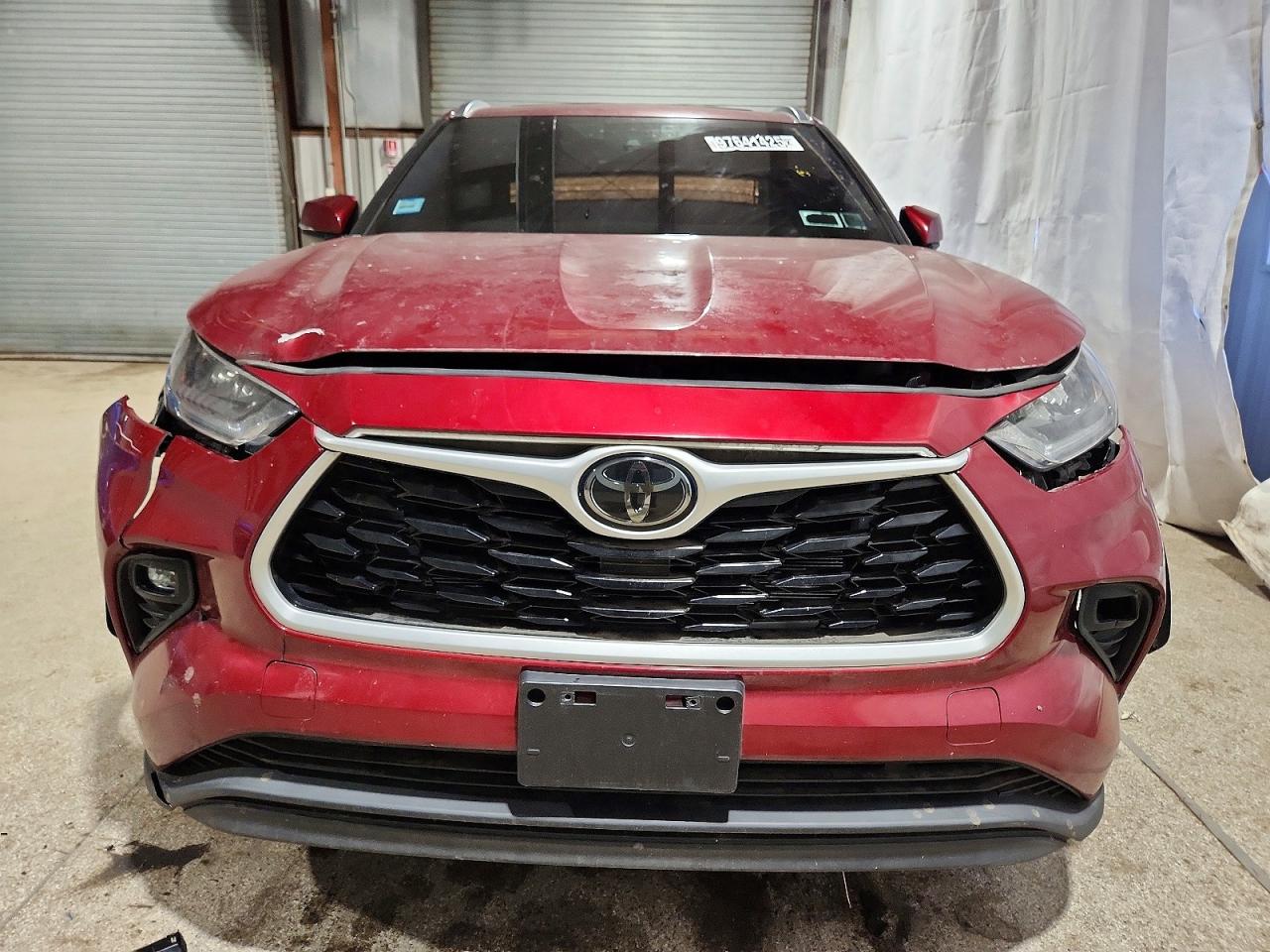 2020 TOYOTA HIGHLANDER XLE photo 5