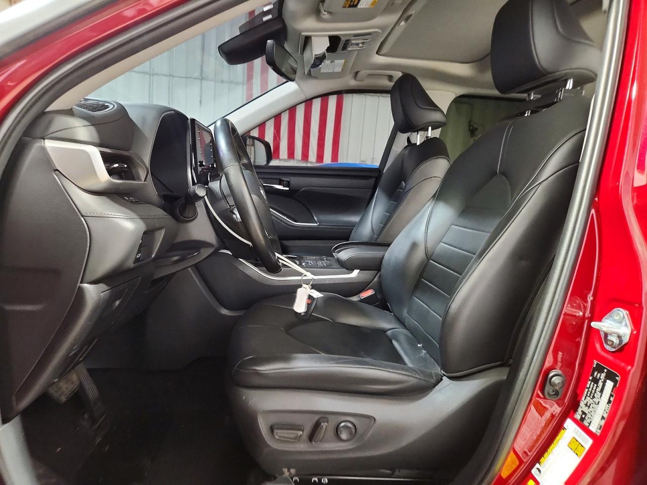2020 TOYOTA HIGHLANDER XLE photo 7