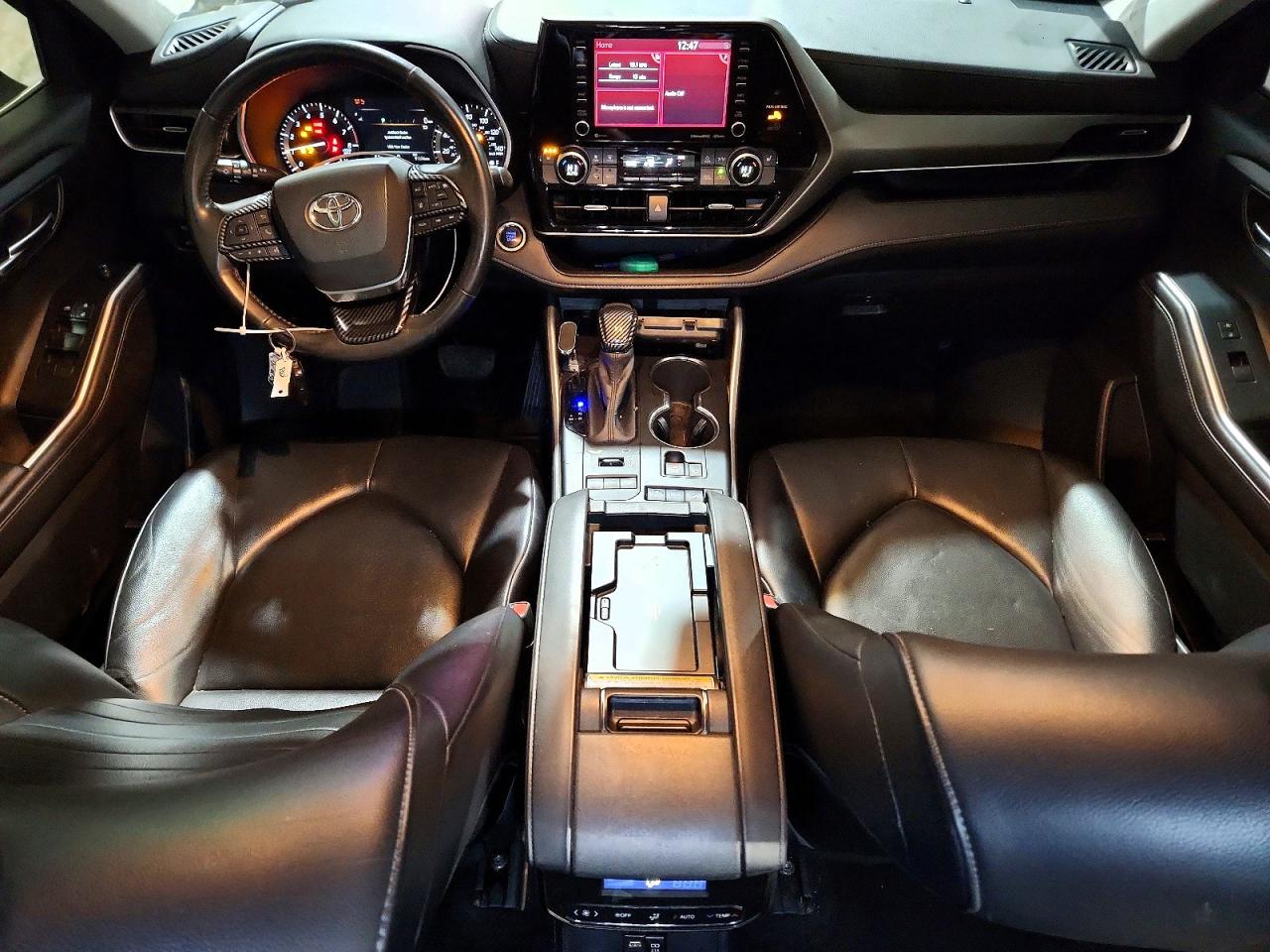 2020 TOYOTA HIGHLANDER XLE photo 8