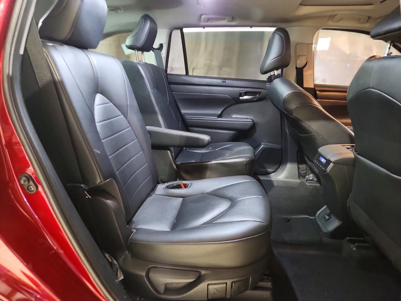 2020 TOYOTA HIGHLANDER XLE photo 11