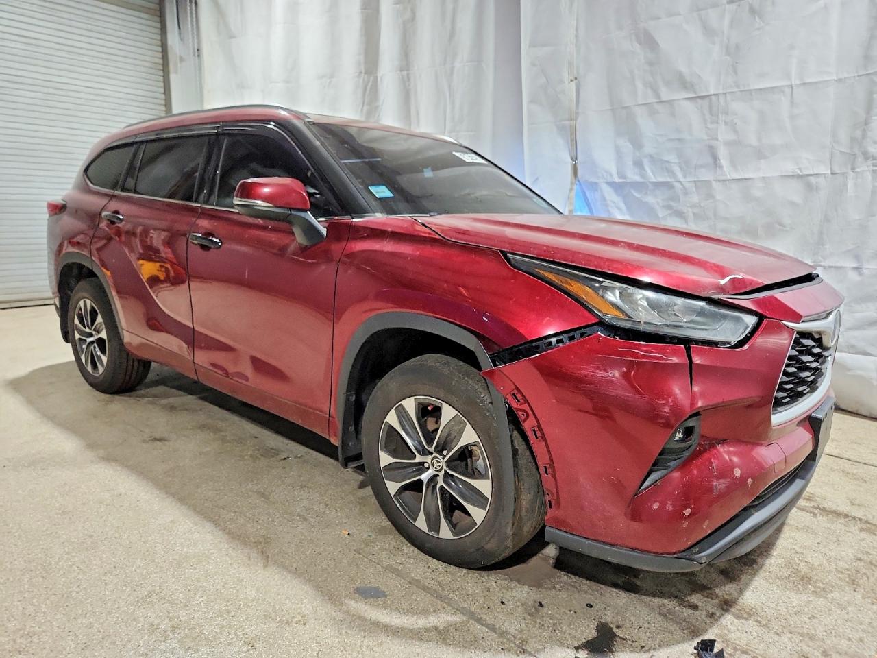 2020 TOYOTA HIGHLANDER XLE photo 4