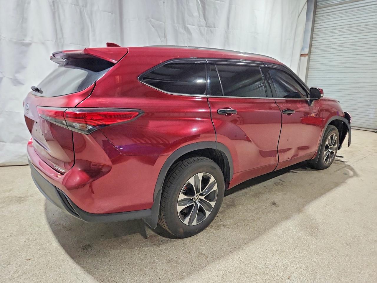 2020 TOYOTA HIGHLANDER XLE photo 3