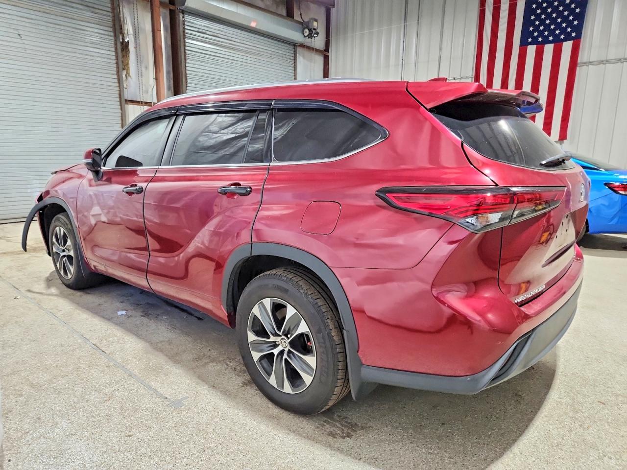 2020 TOYOTA HIGHLANDER XLE photo 2