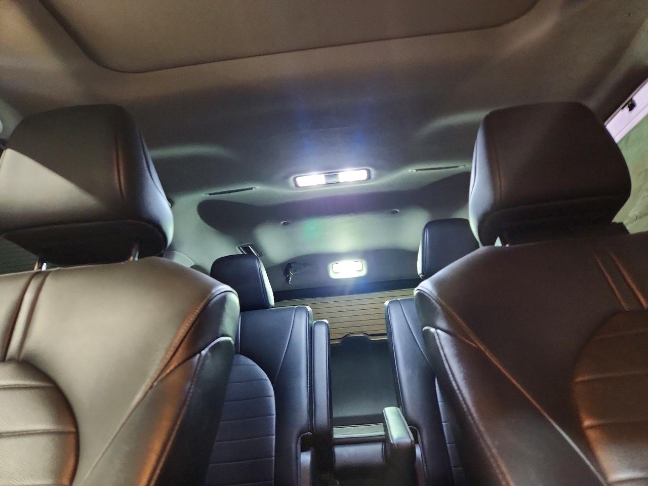 2020 TOYOTA HIGHLANDER XLE photo 10