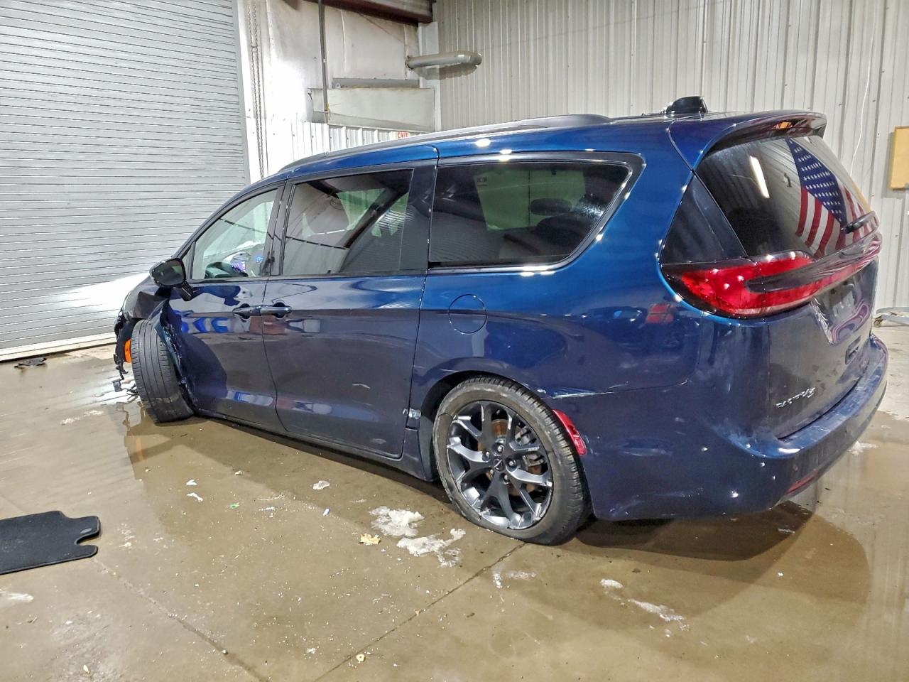 2025 CHRYSLER PACIFICA LIMITED photo 2