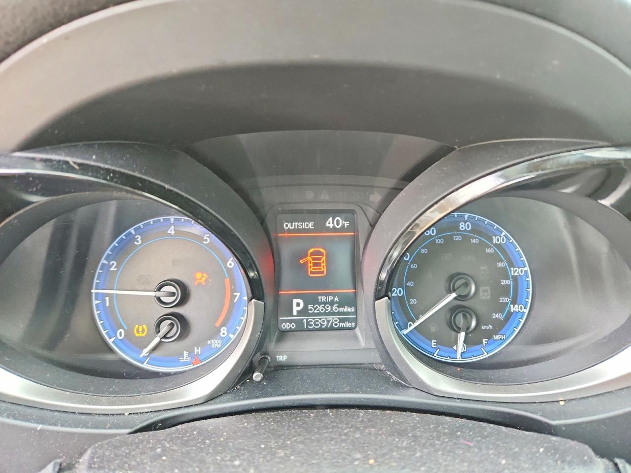 2015 TOYOTA COROLLA L photo 9