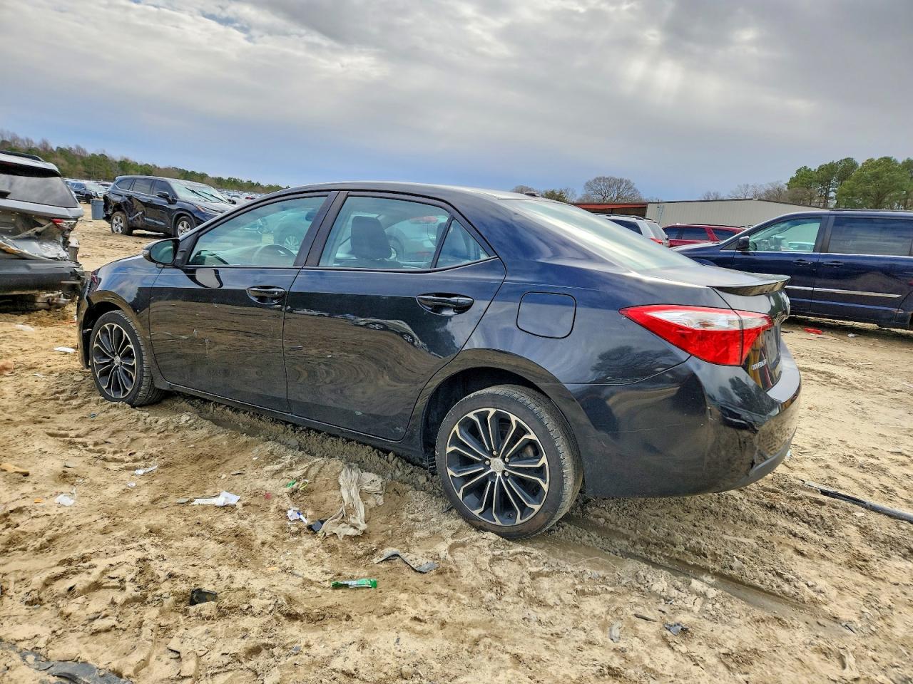2015 TOYOTA COROLLA L photo 2