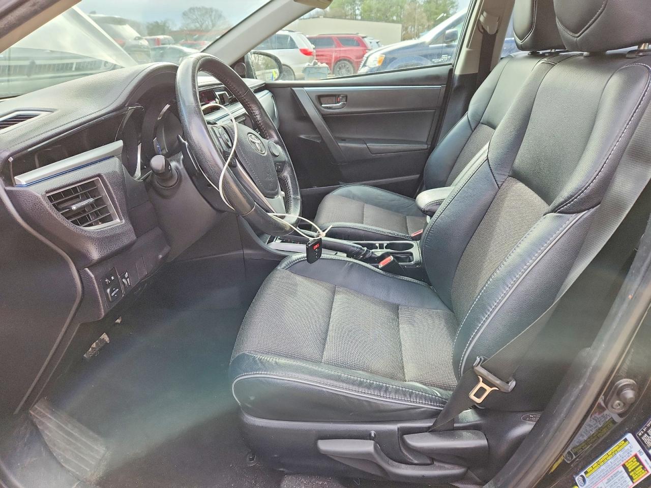 2015 TOYOTA COROLLA L photo 7