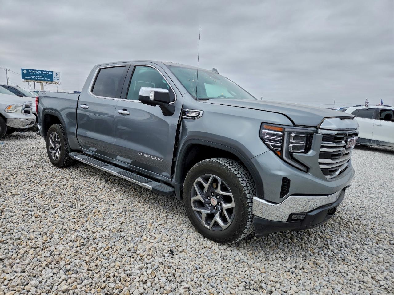 2025 GMC SIERRA K1500 SLT photo 4